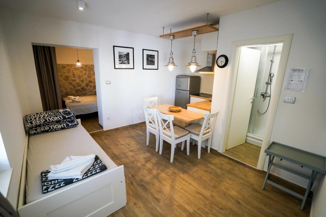 Apartments Ziggy Star สลาทิเน ภายนอก รูปภาพ