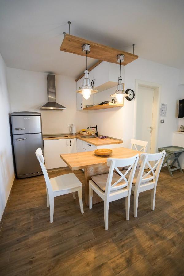 Apartments Ziggy Star สลาทิเน ภายนอก รูปภาพ