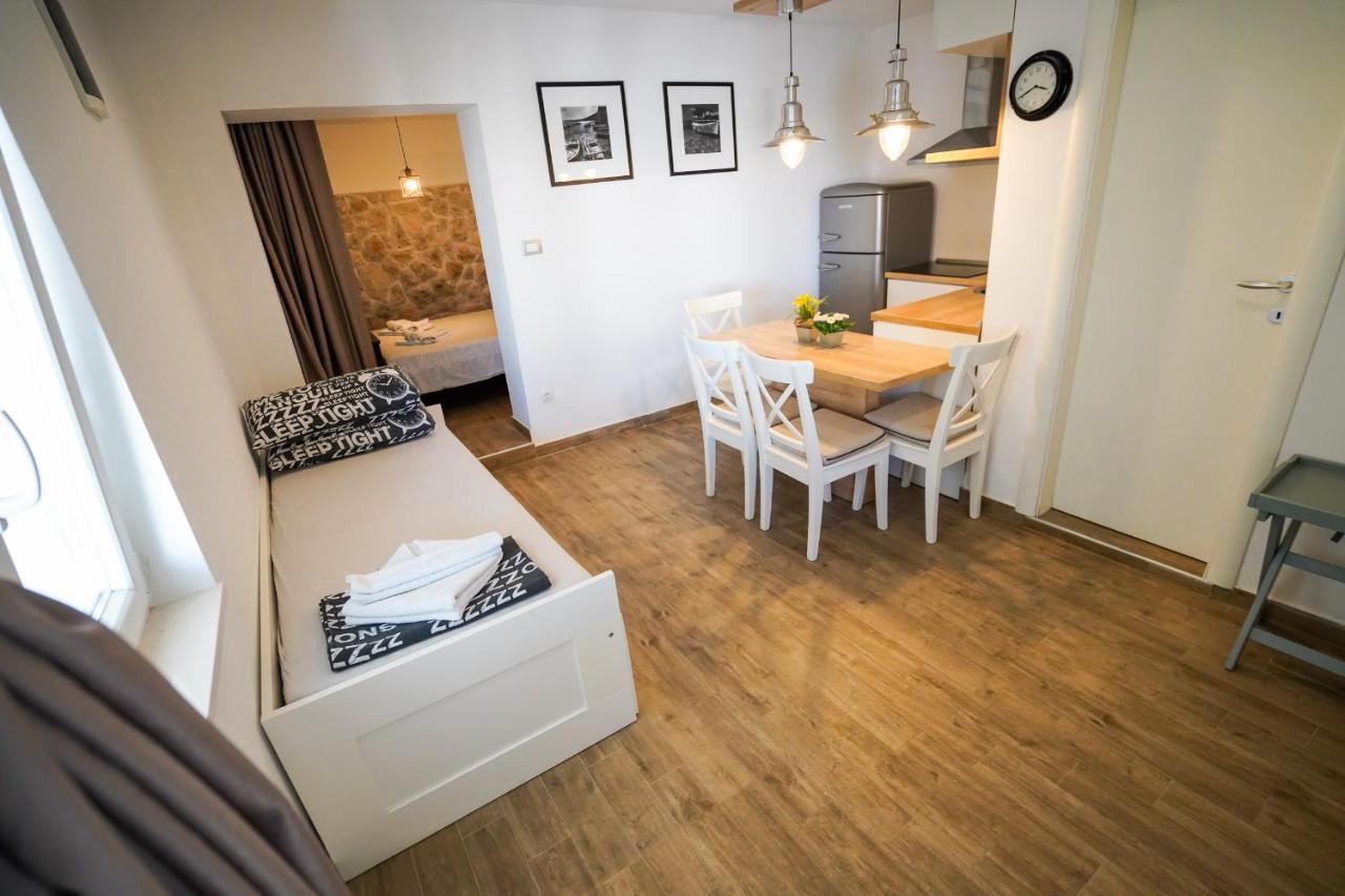 Apartments Ziggy Star สลาทิเน ภายนอก รูปภาพ